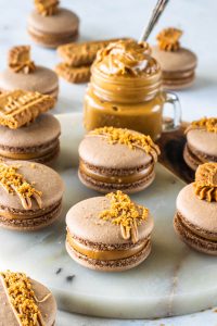 Vegan Biscoff Macarons (french method plus video) - Pies and Tacos