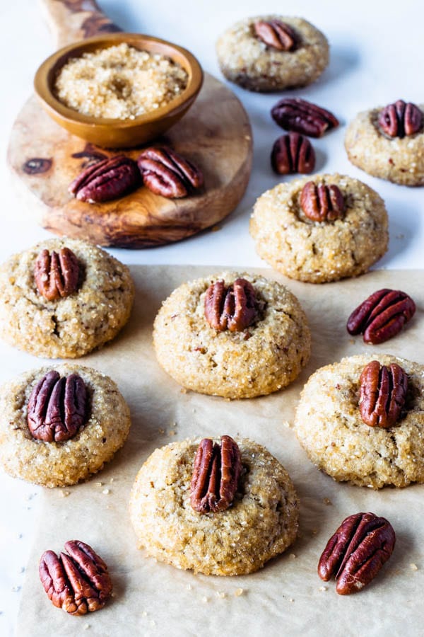 Vegan Pecan Cookies with a touch of bourbon 