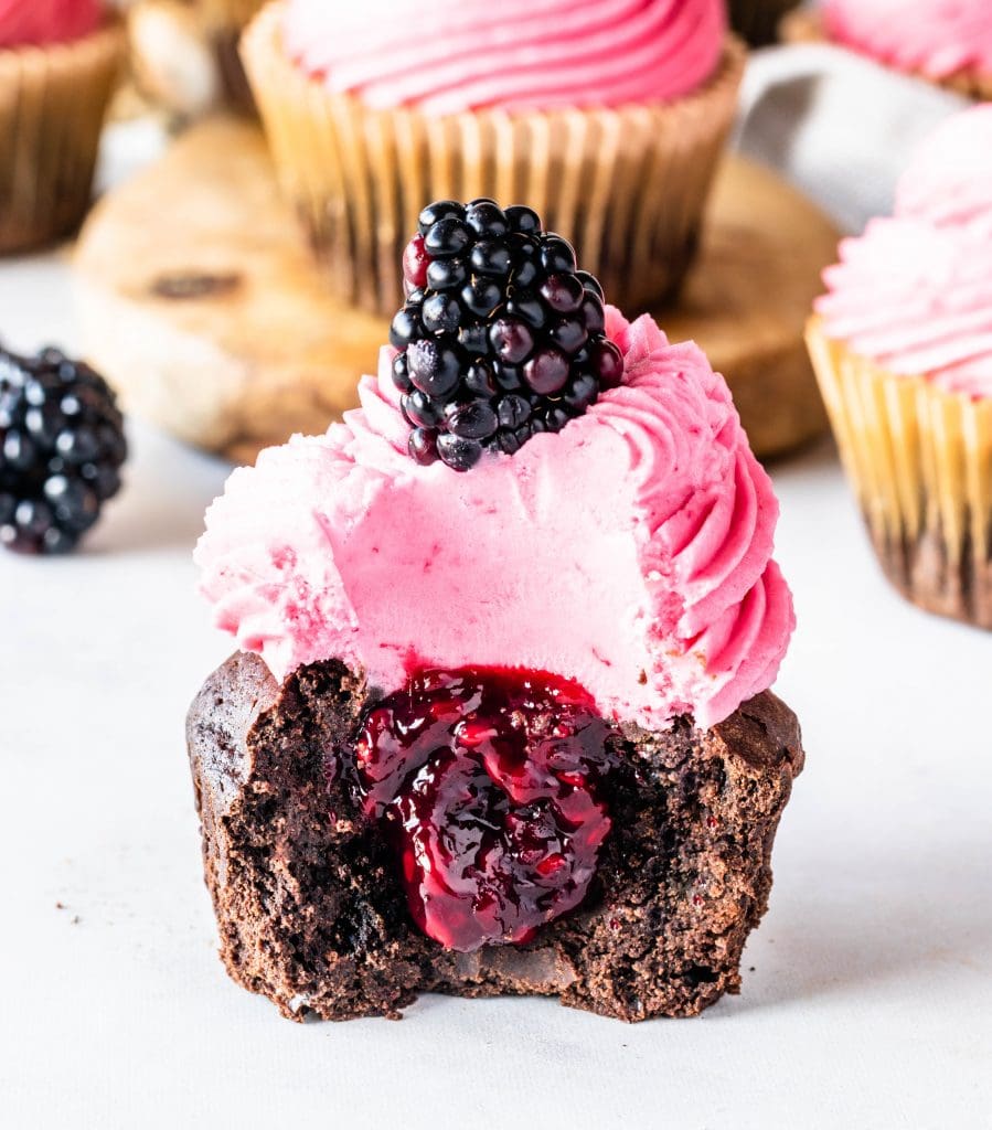 flourless chocolate blackberry cupcakes