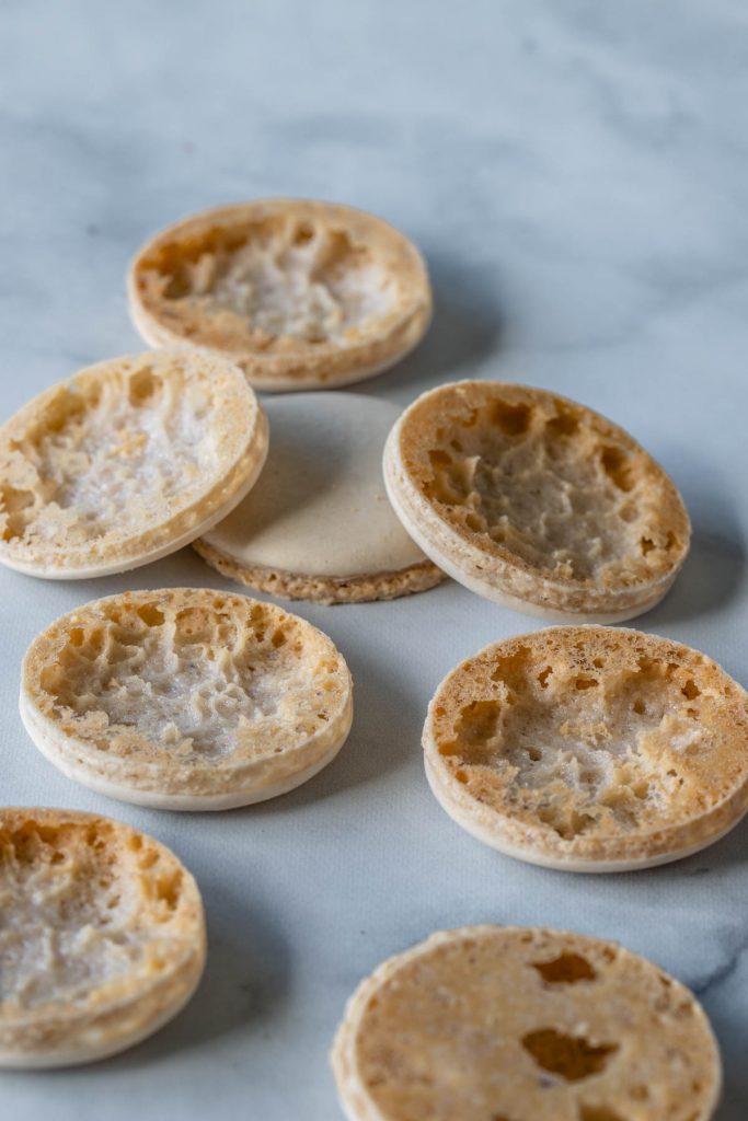 macaron shells not forming bottoms