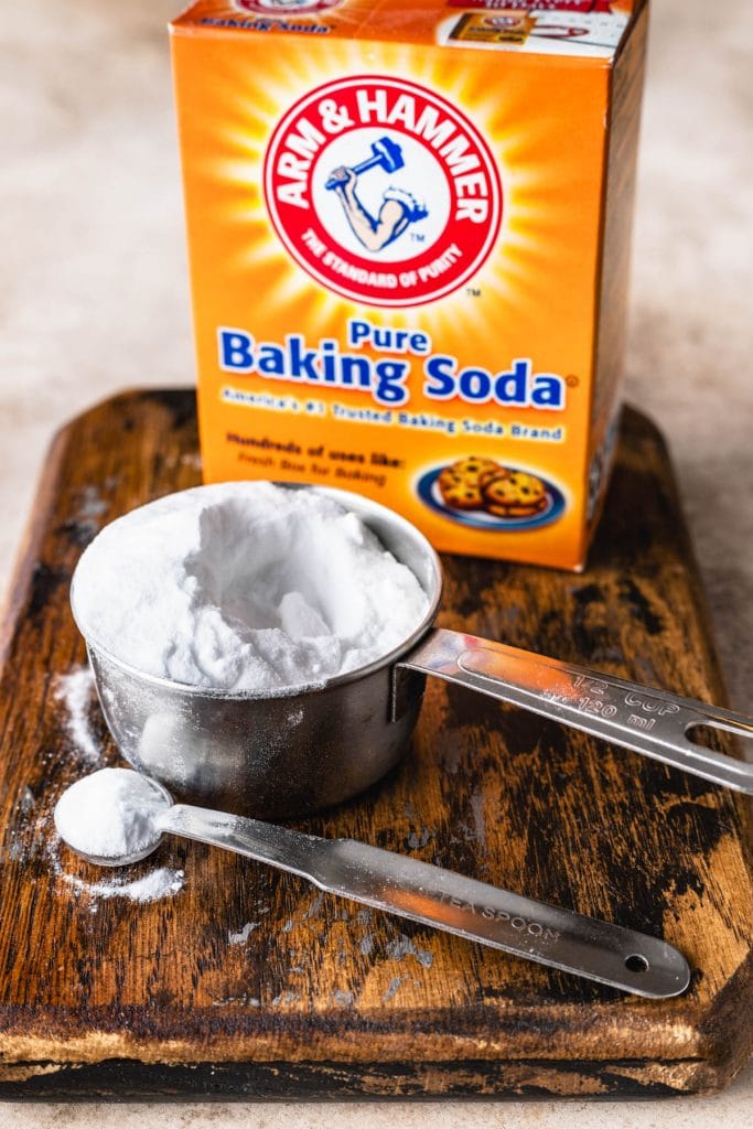 picture of baking soda and baking soda container.