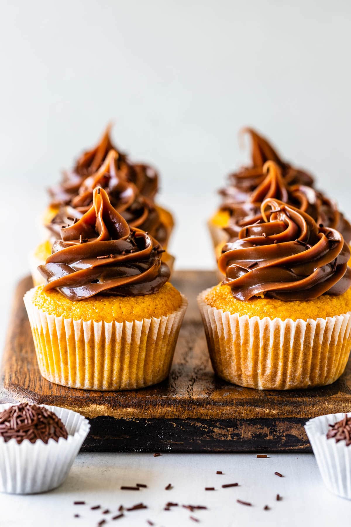 Carrot cupcakes topped with brigadeiro.
