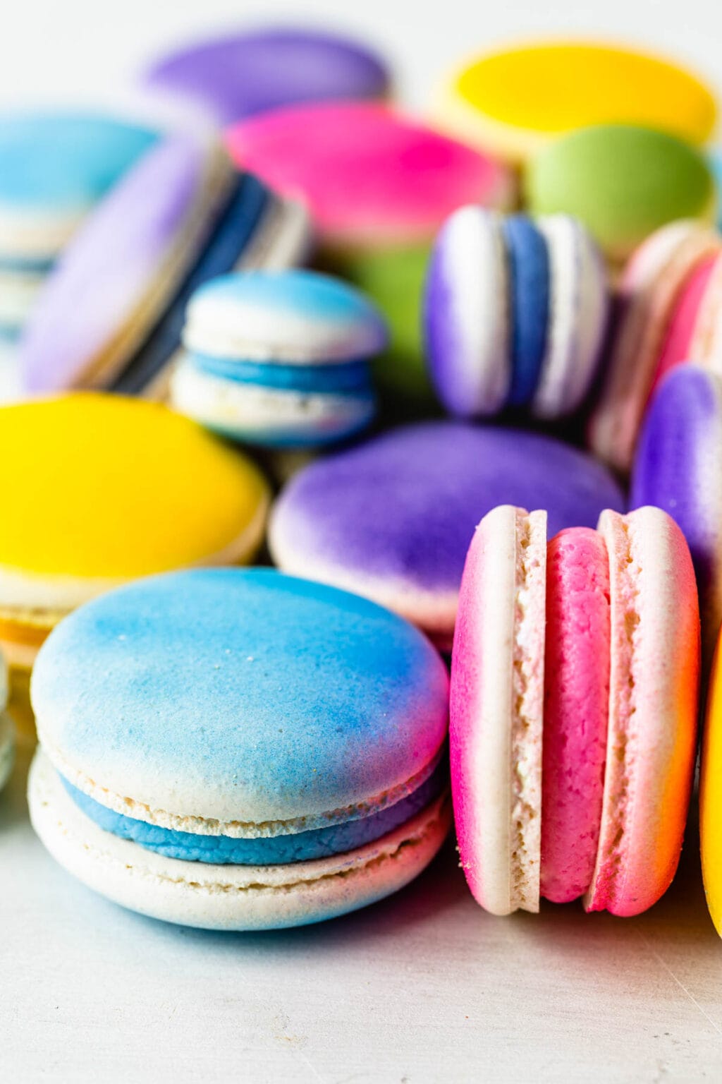 How to Airbrush Macaron Shells - Pies and Tacos