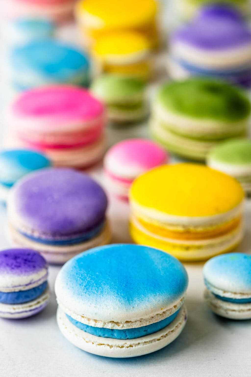 How to Airbrush Macaron Shells - Pies and Tacos