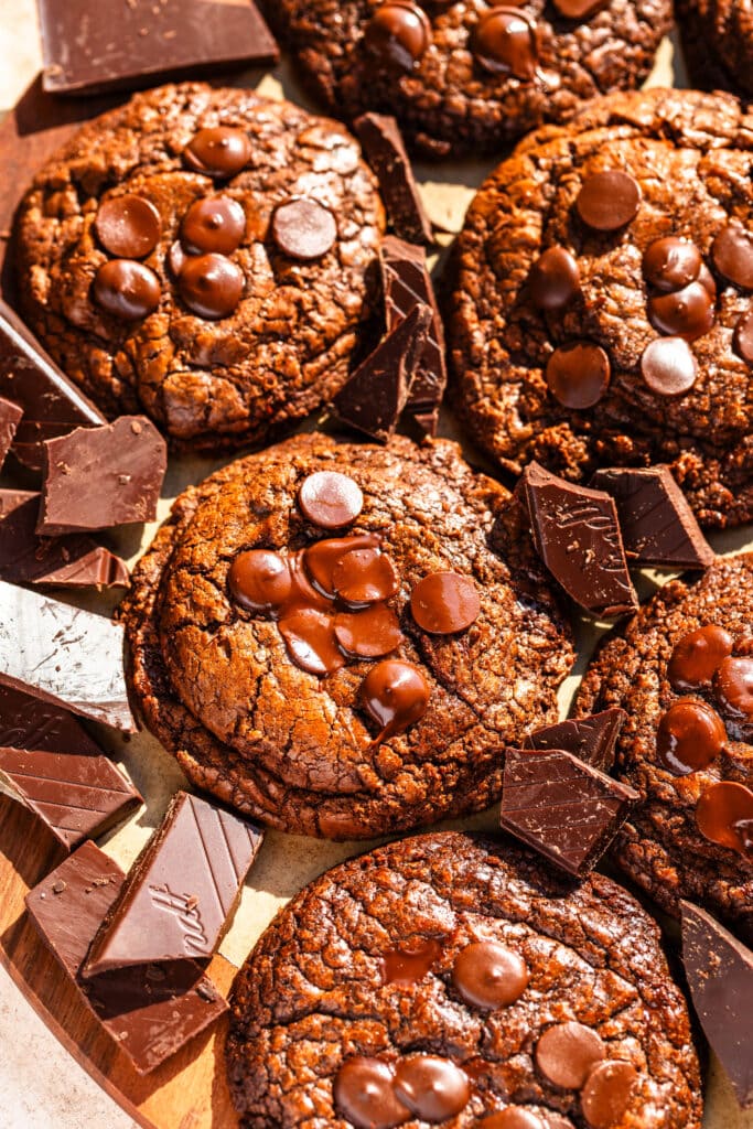 brownie chocolate cookies with chocolate chips on top.