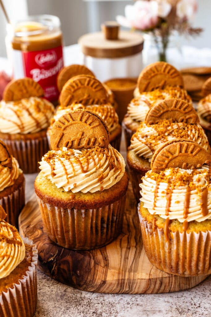 biscoff cupcakes topped with biscoff frosting, a drizzle of biscoff on top.